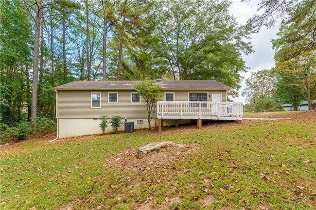 Building Photo - 5700 Tracy Dr SE