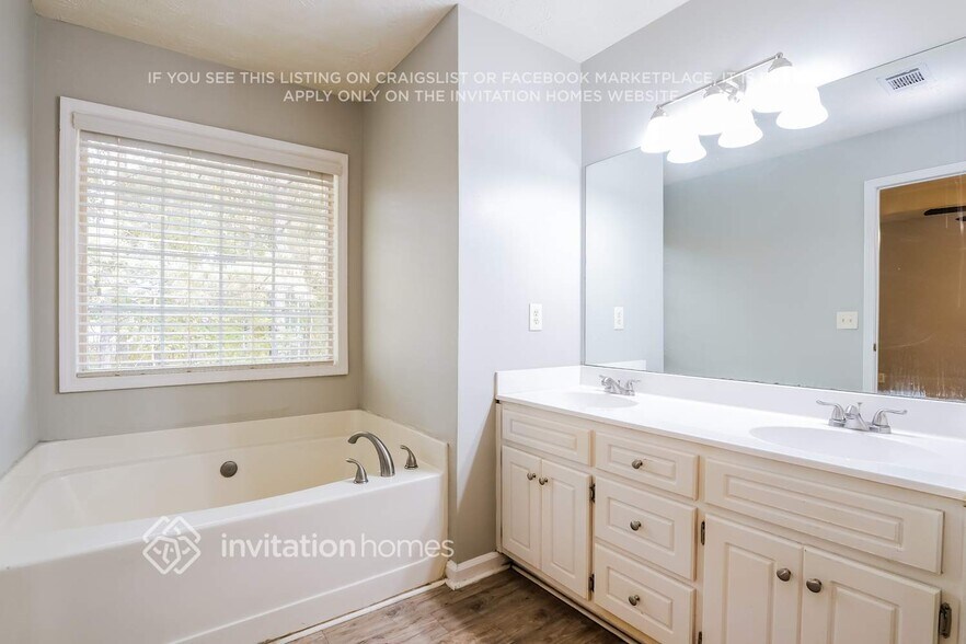 Building Photo - 421 Oak Vista Ct