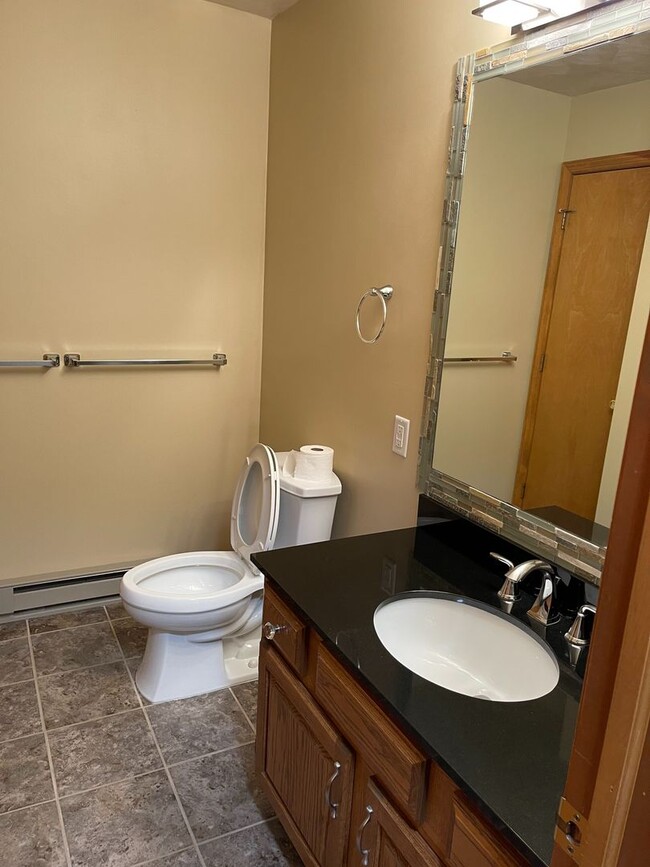 Building Photo - Spacious 3 Bedroom Ranch with finished basement available July!