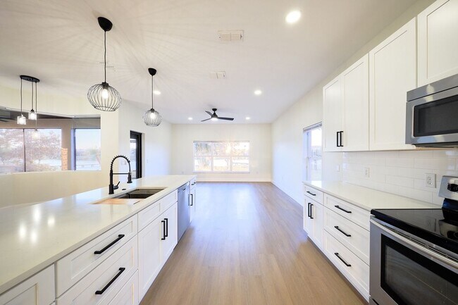 Building Photo - 3600 Harbor Isles Ct