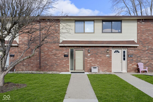 Primary Photo - 114 Greenwood Trail N Dr