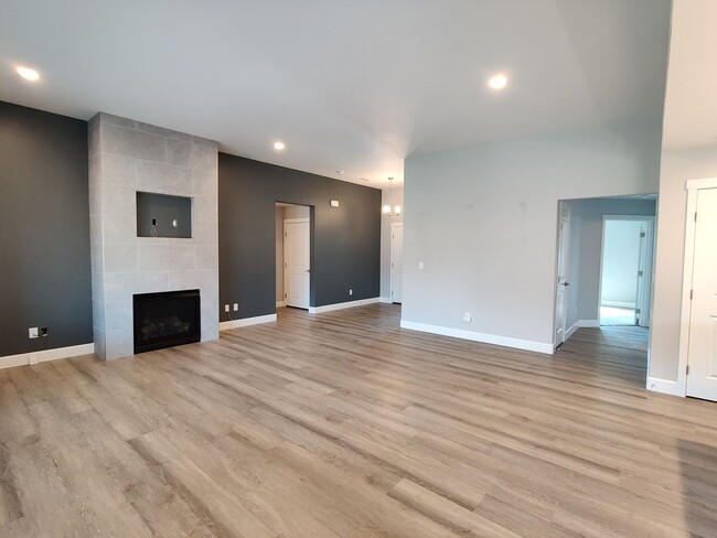 Building Photo - *DECEMBER SPECIAL* $500 OFF FIRST MONTHS RENT