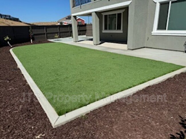 Building Photo - 3349 Hedgerow Ct