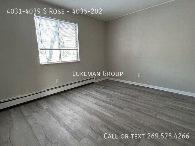 Building Photo - 4035 S Rose St # 202 2BD/1BATH Oakhurst Ap...