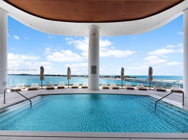 Building Photo - 175 SE 25th Rd