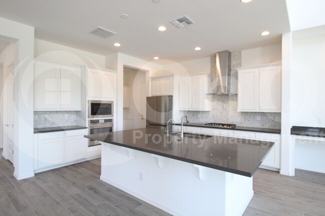 Building Photo - 19031 E Braeburn Ln