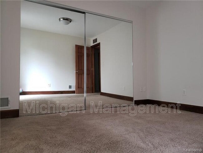 Building Photo - 27066 Brettonwoods St
