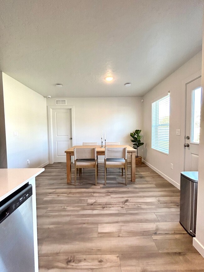 Building Photo - 3462 E Mossy Oak Dr