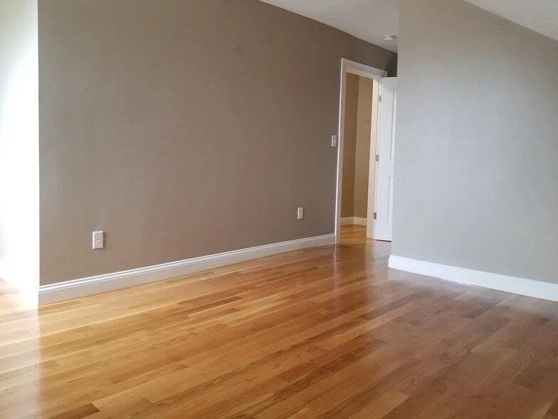 Level 2 Bedroom - 1190 Plymouth Ave
