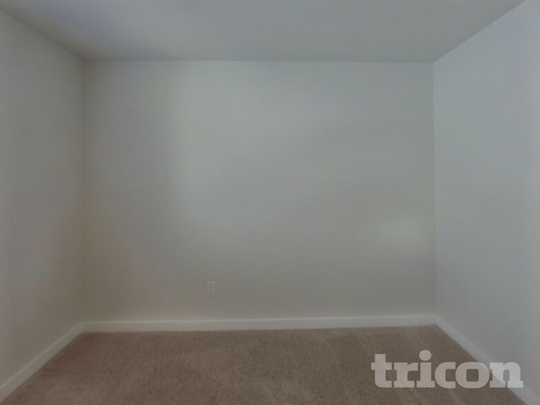 Building Photo - 2412 Appalachian Trl Dr