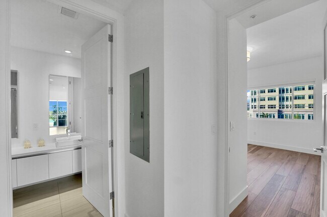 Building Photo - 155 E Boca Raton Rd