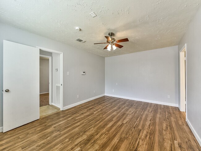 Building Photo - 21335 Park Mt Dr