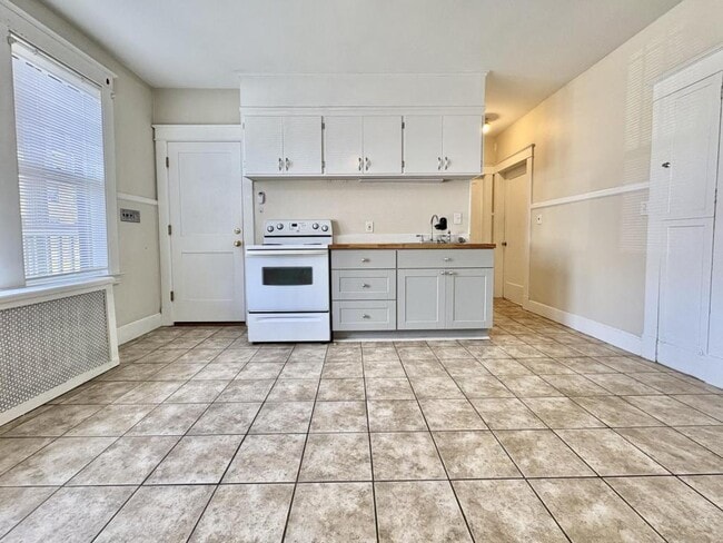 Building Photo - 105 Vale St