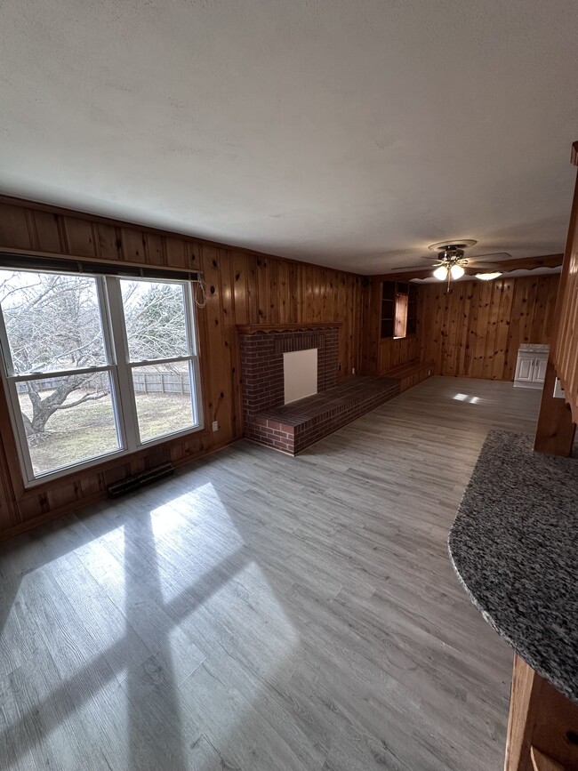 Building Photo - 638 Oakland Dr