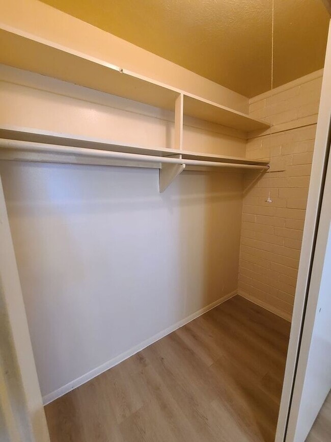 Building Photo - Charming two-bedroom, one-bathroom apartment