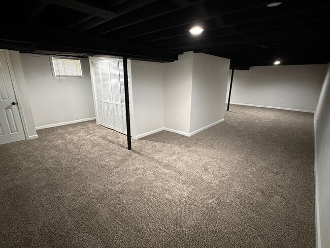 Building Photo - Newly remodeled 3 bedrooms and 2 full baths home located in Independence, MO