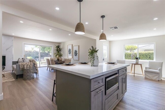 Building Photo - 1411 E 1st St