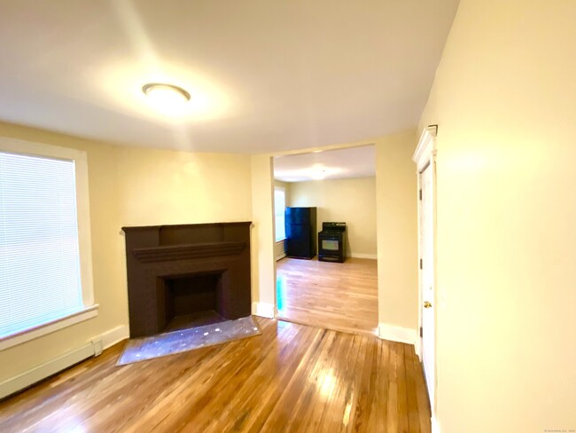 Building Photo - 93 Hillside Ave