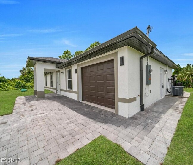 Building Photo - 382 McArthur Blvd