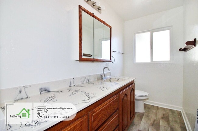 Building Photo - 2176 Oxford Rd