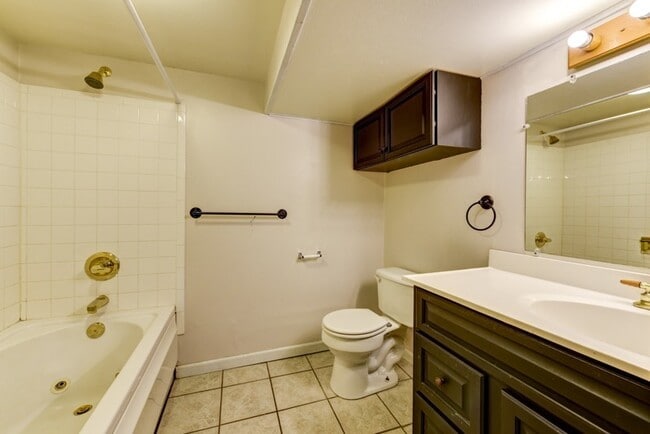 Building Photo - Beautiful and LARGE 4 bed 3 bath Home in Desirable Table Mesa Neighborhood with Full Basement.