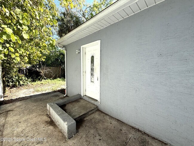Primary Photo - 415 S Robbins Ave