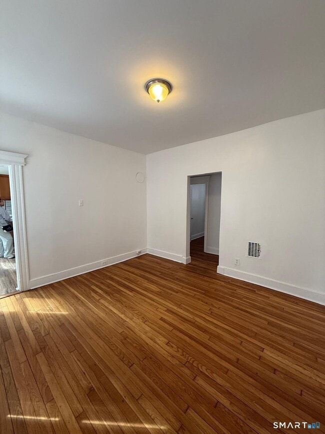 Building Photo - 175 Read St