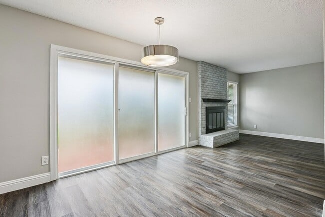 Building Photo - 5900 Gateshead Dr