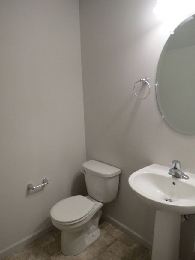Building Photo - Pennsburg Beautiful 2 Bedroom 1.5 bath Tow...