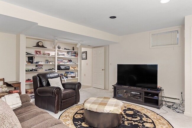 Building Photo - 39 Monadnock Dr