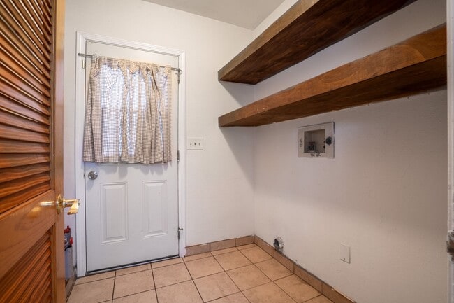 Building Photo - Single Family Home