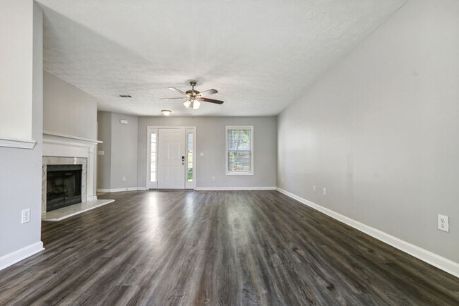 Building Photo - Fall in love with this home in Lawrenceville!