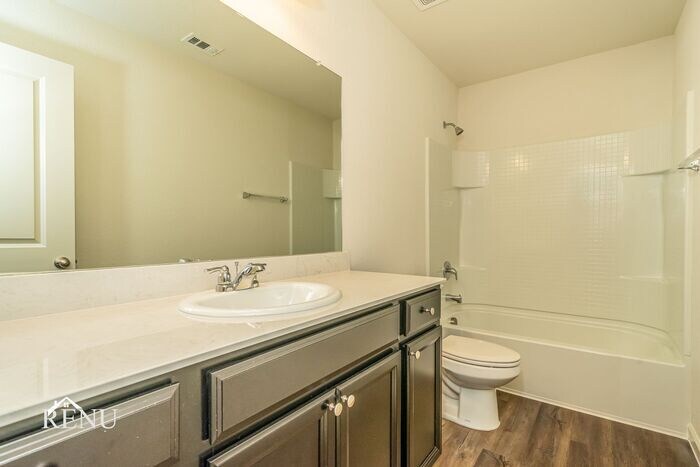 Building Photo - 592 Crestridge Dr