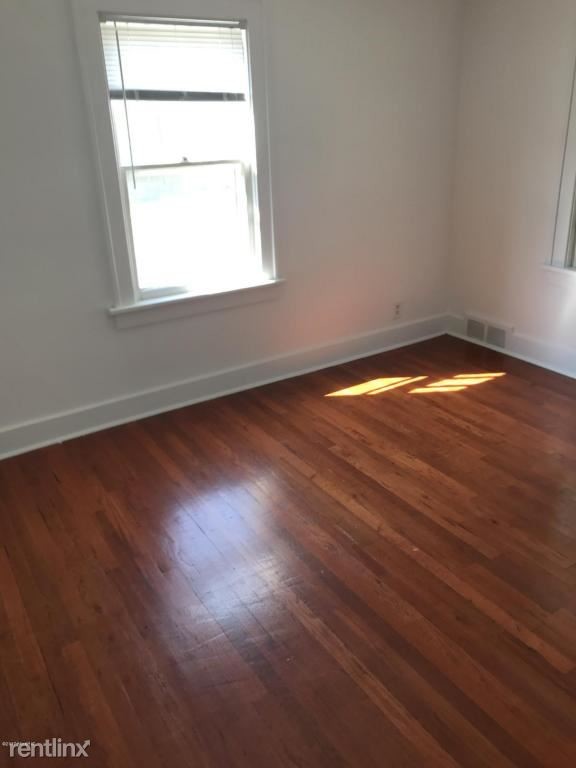 Building Photo - 4 br, 2 bath House - 3030 West Michigan Av...