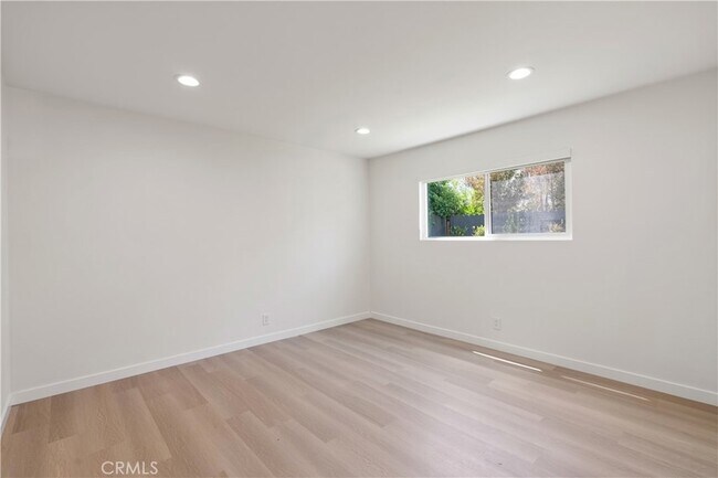 Building Photo - 2049 Tustin Ave