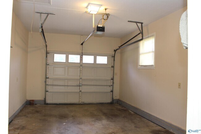 Building Photo - 1302 Philpot Ave NE