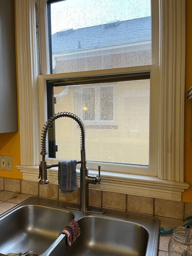 Building Photo - 2002 NE 13th Ave