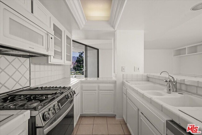 Building Photo - 15480 Antioch St
