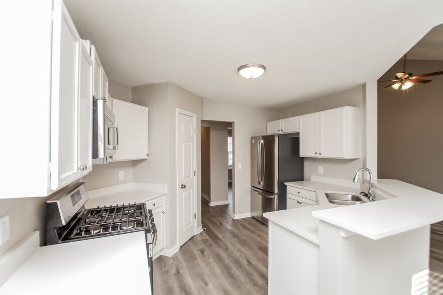 Building Photo - 5407 Sweetsprings Dr SW