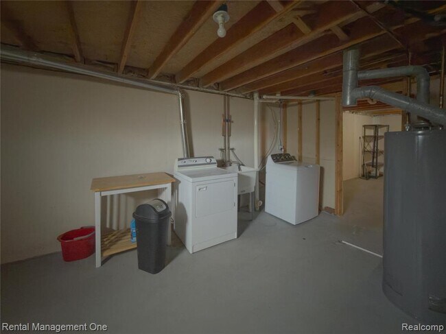 Building Photo - 11575 Lynhurst Dr