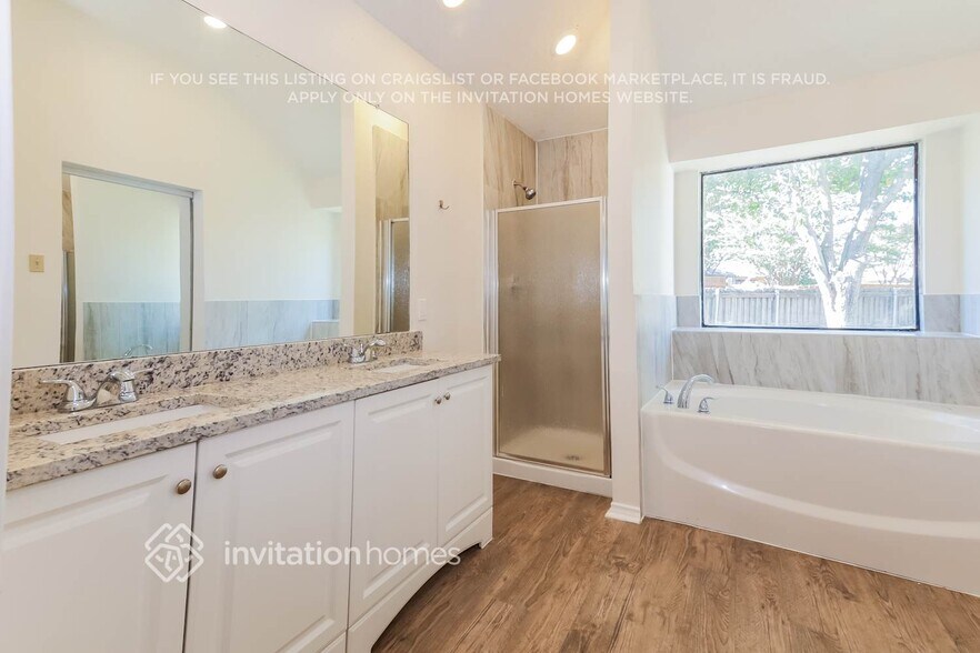 Building Photo - 727 Autumn Oaks Dr