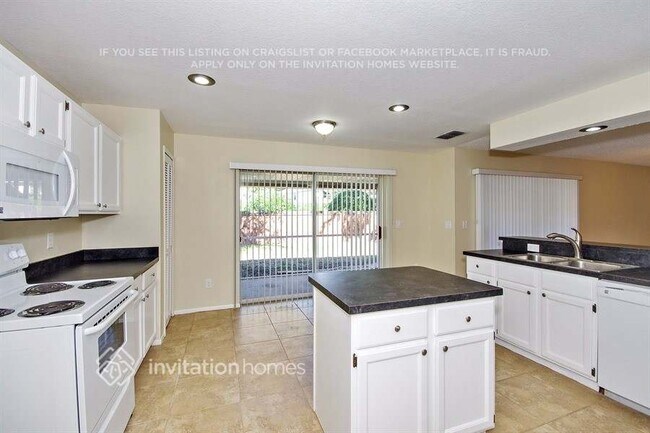 Building Photo - 97 Lancer Oak Dr