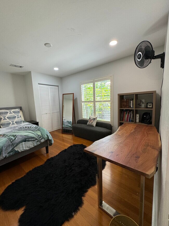 Building Photo - 8139 Las Palmas Way