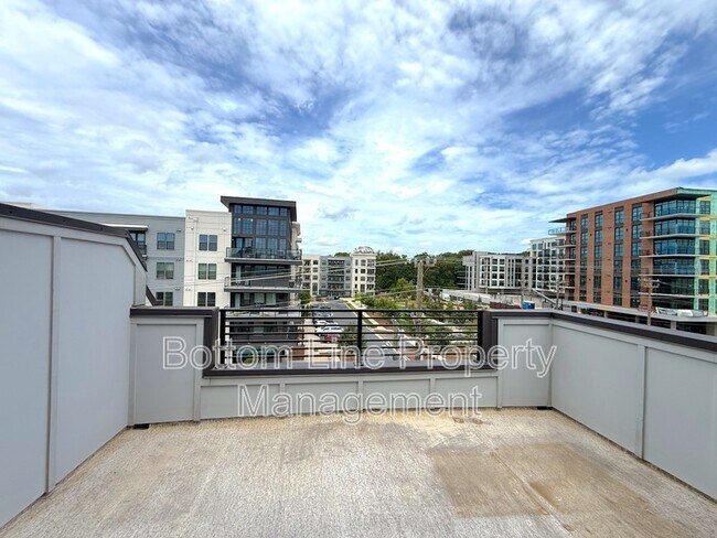 Building Photo - 607 W Tremont Ave