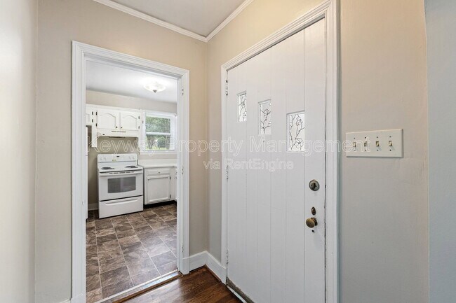 Building Photo - 2334 Redwood Dr