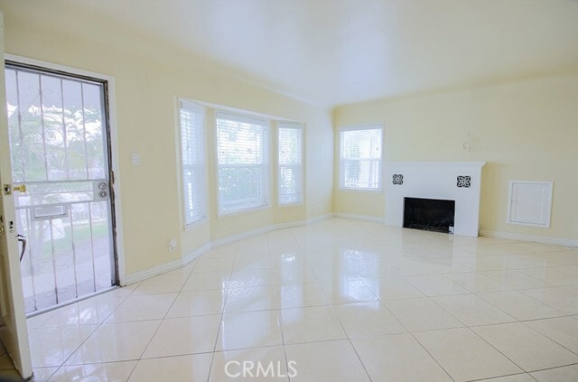 Building Photo - 2920 Los Flores Blvd