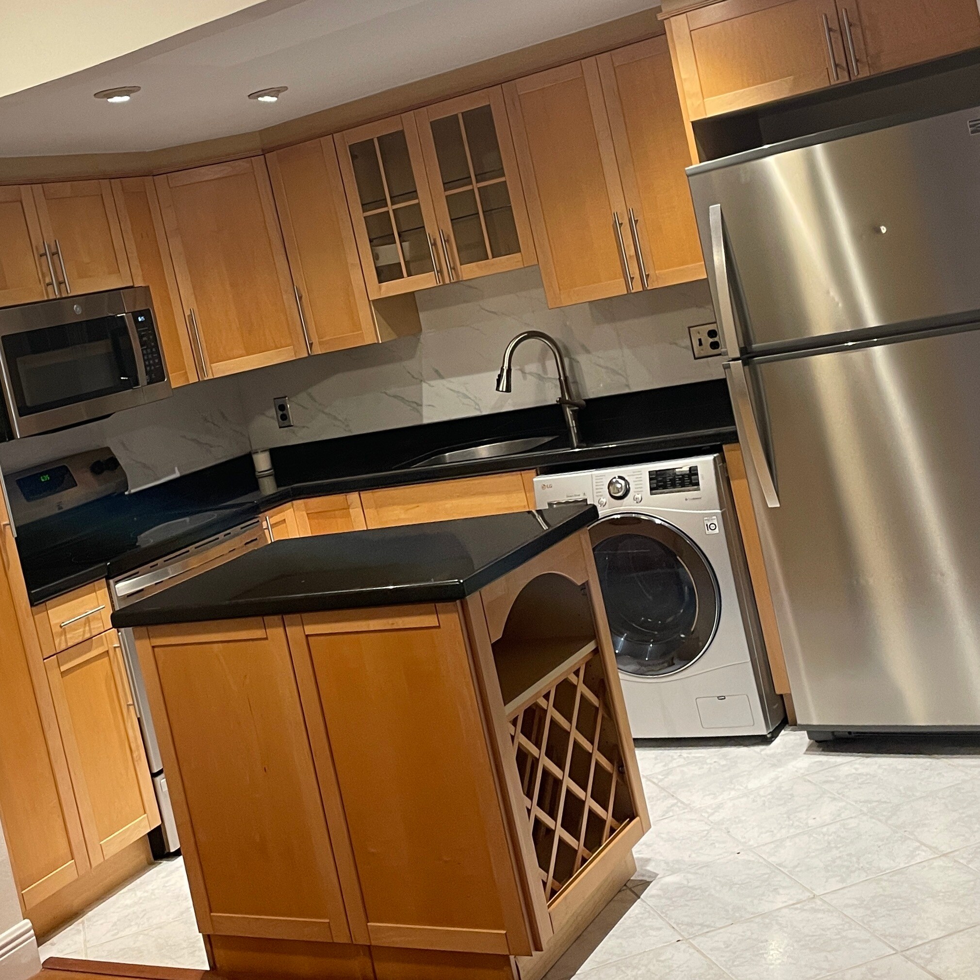 Kitchen - 200 SE 15th Rd