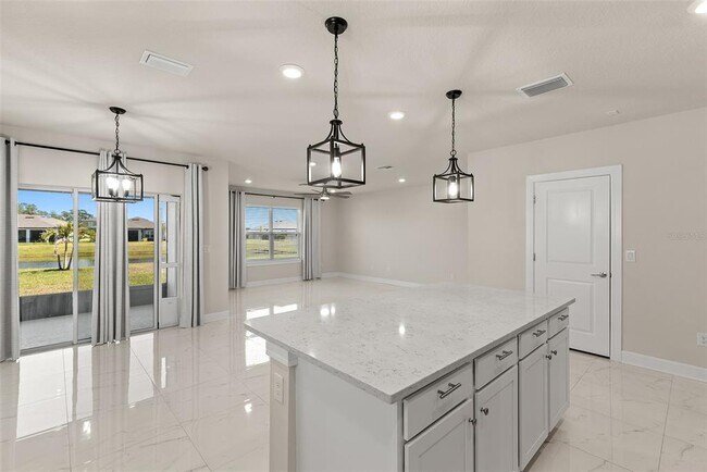 Building Photo - 9256 Royal River Cir