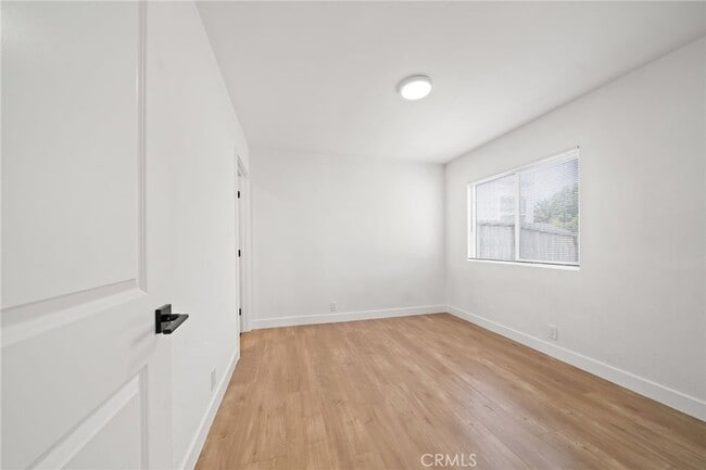 Building Photo - 961 W 21st St