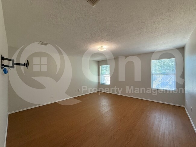 Building Photo - 4240 Hunters Creek Dr